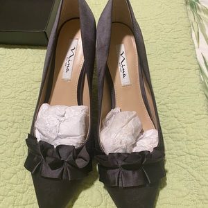 Niña black 9.5B satin dress pumps. 2.5 heel